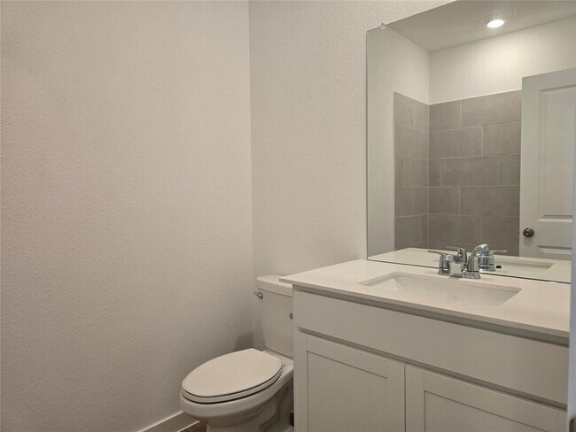 Building Photo - 229 Mets Wy