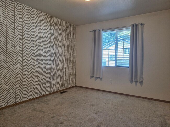 Building Photo - Cozy Yet Spacious Home For Rent!!