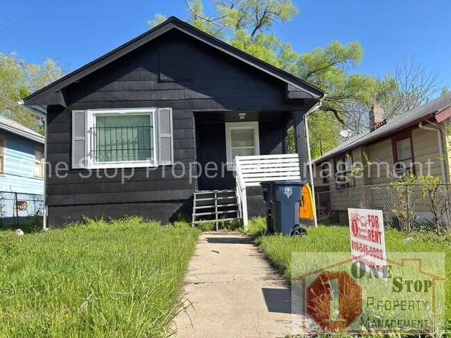 Primary Photo - 3 Bedroom 2 Bathroom home in Kansas City!