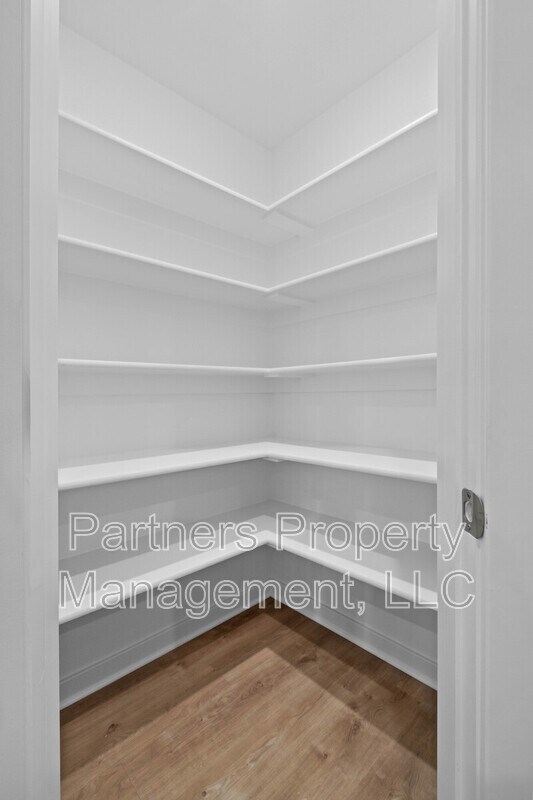Building Photo - 941 Rentley St