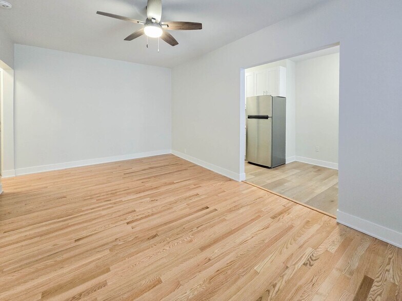 Building Photo - 623 W Briar Pl