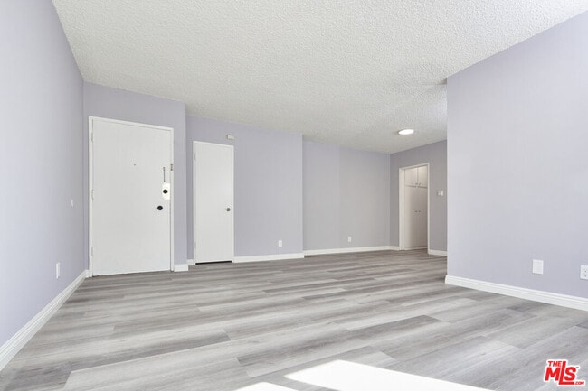 Building Photo - 3126 S Canfield Ave