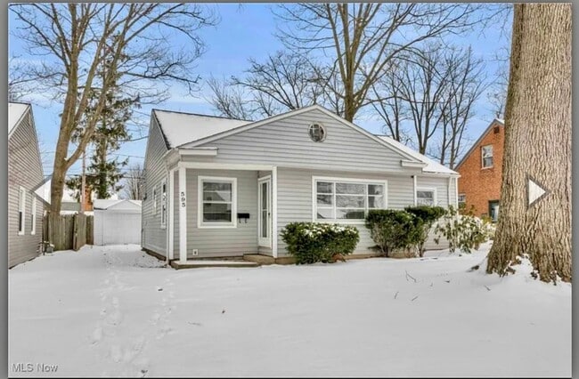 Building Photo - 595 Oakmoor Rd