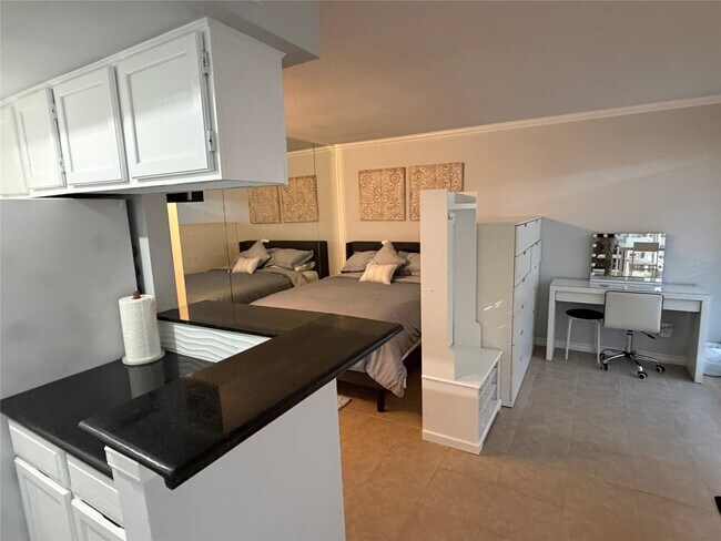 Building Photo - 2120 El Paseo St