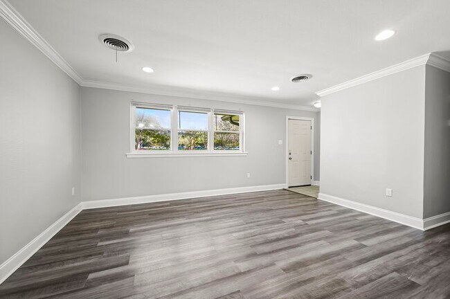 Building Photo - 8120 N Essen Heights Ct