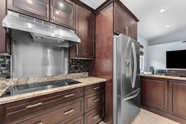 Building Photo - 7076 Middlebury Dr