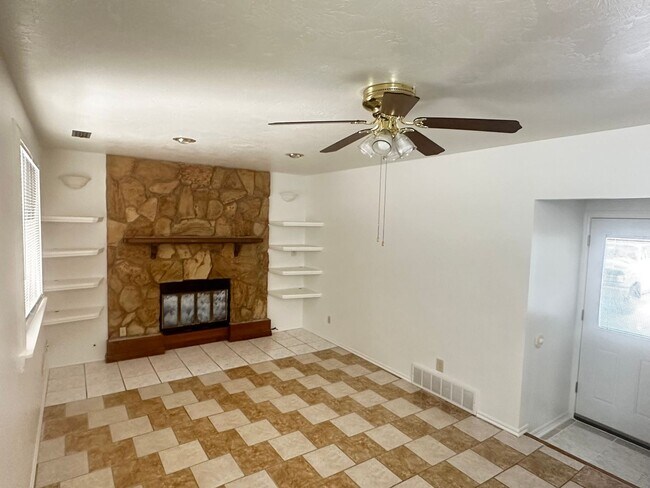 Building Photo - 5906 S Blue Iron Way