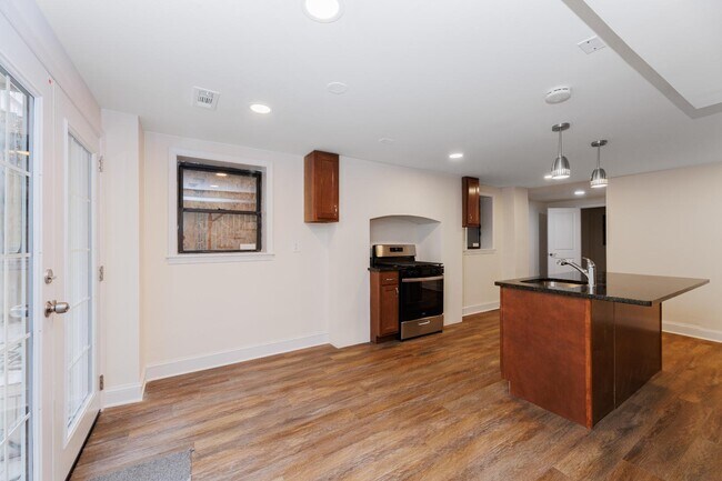 Building Photo - 1916 Eutaw Pl