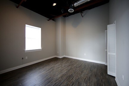 Building Photo - 319 N Mesquite St
