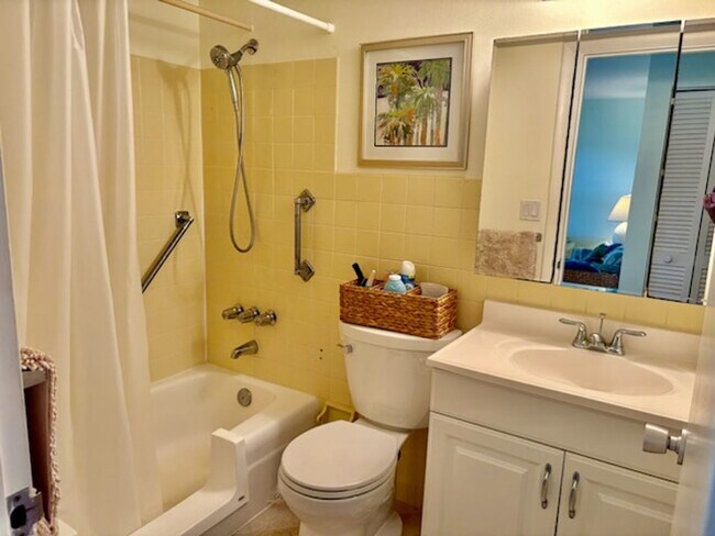 Building Photo - seabreeze South condo