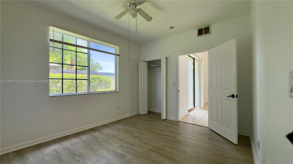 Building Photo - 2000 Freeport Ln