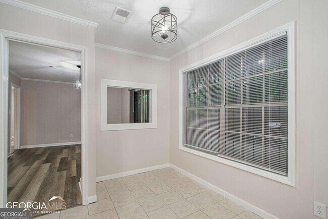 Building Photo - 2243 7 Oaks Cir