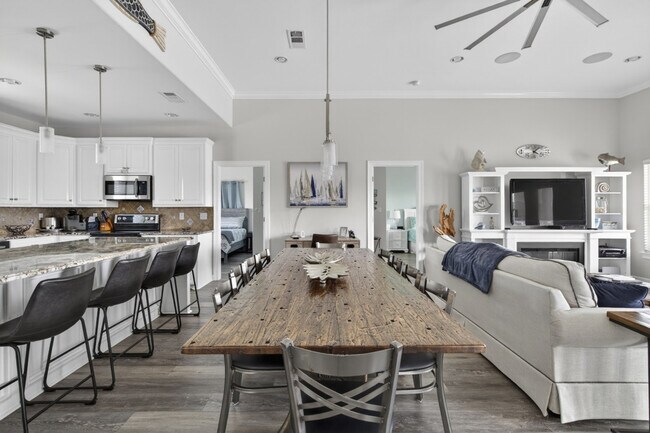 Building Photo - 956 Biscayne