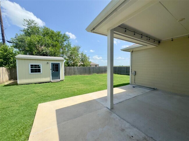 Building Photo - 1520 Hunter's Rd