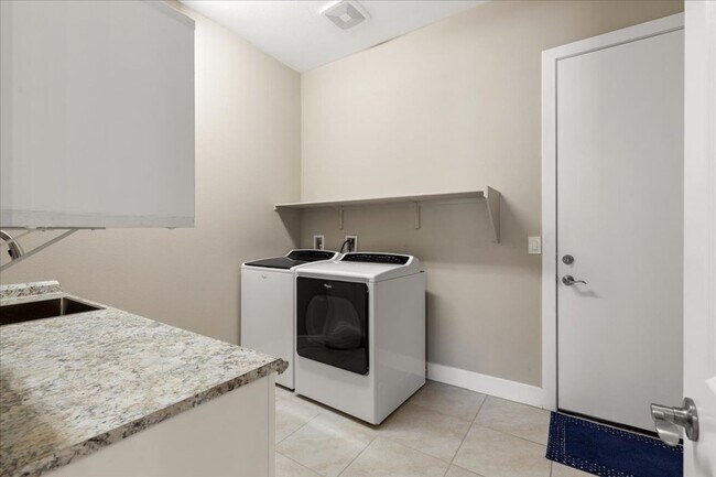 Building Photo - Lovely Home!