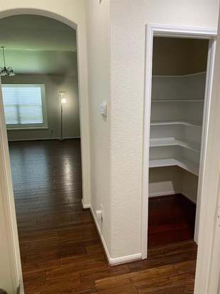 Building Photo - 13918 Goodridge Dr