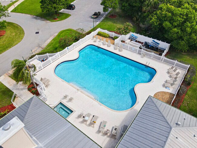 Building Photo - 692 NE Turtleback Trail