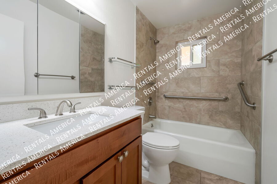 Building Photo - 626 N 62nd St