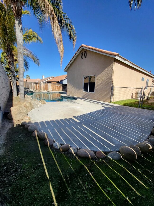 Building Photo - MODERN LIVING- 4 bed Single family with pr...