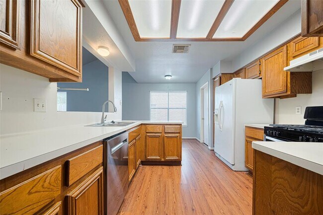 Building Photo - 15238 Ensenada Dr