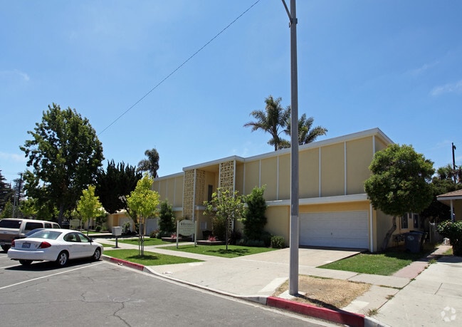 Primary Photo - Riviera Apartments