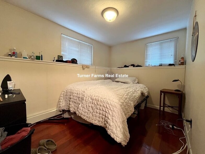 Building Photo - 108 Perkins St