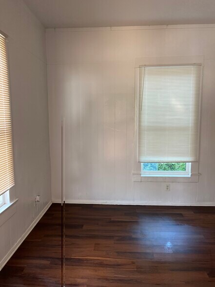 Building Photo - 431 E Woodard St