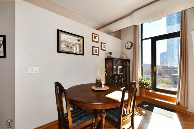 Building Photo - 910 S Michigan Ave