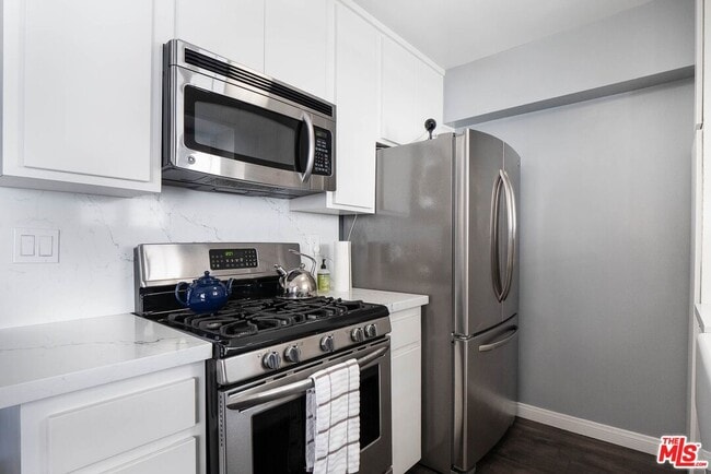 Building Photo - 12119 Rochester Ave