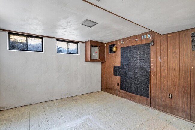 Building Photo - 9014 Ellison Dr