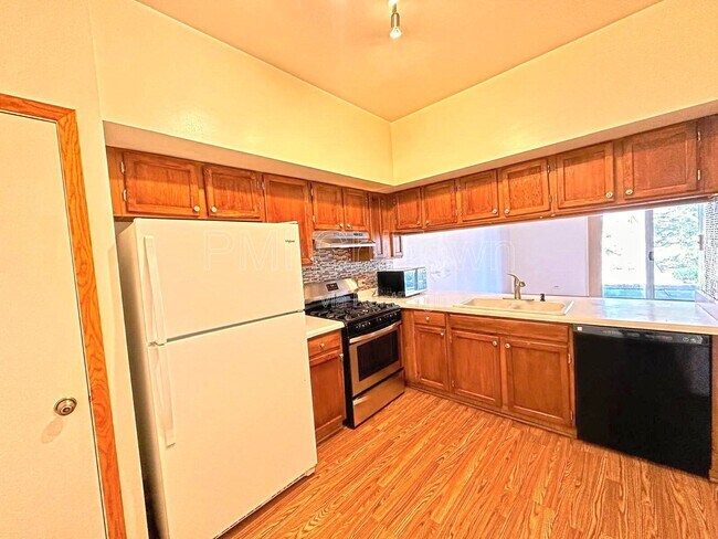 Building Photo - 1172 Regency Dr