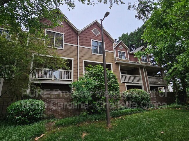 Building Photo - 333 Circle Ave