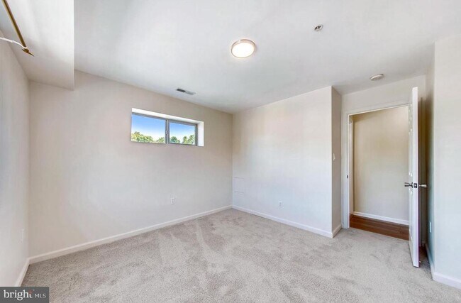 Building Photo - 4116 Ames St NE