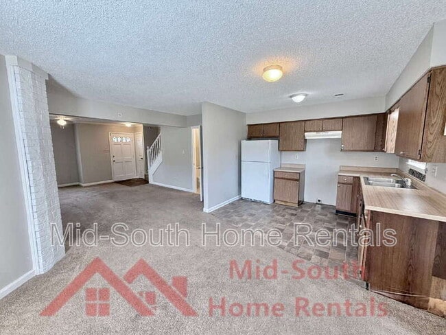 Building Photo - 6007 Hickory Cove