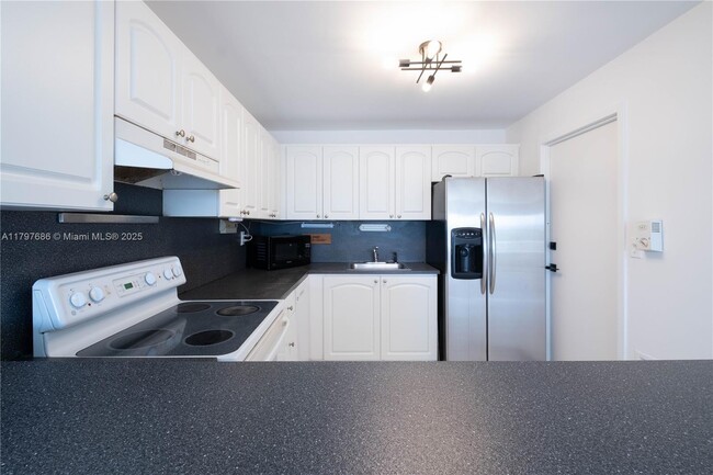 Building Photo - 1220 71st St