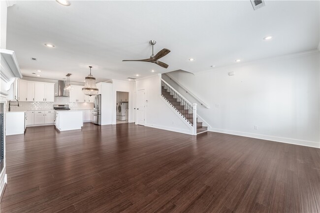 Building Photo - 6513 W Pleasant Way