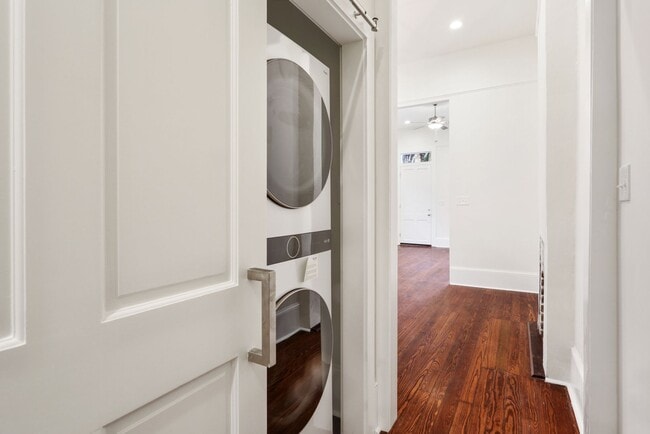 Building Photo - Gorgeous 2BD/2BA Uptown