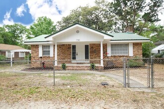 Building Photo - Fantastic Location in Niceville