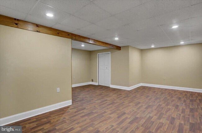 Building Photo - 2363 McCleary Dr