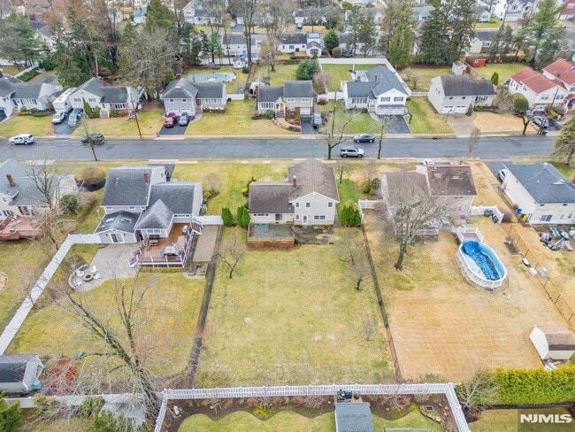 Building Photo - 327 Webster Dr