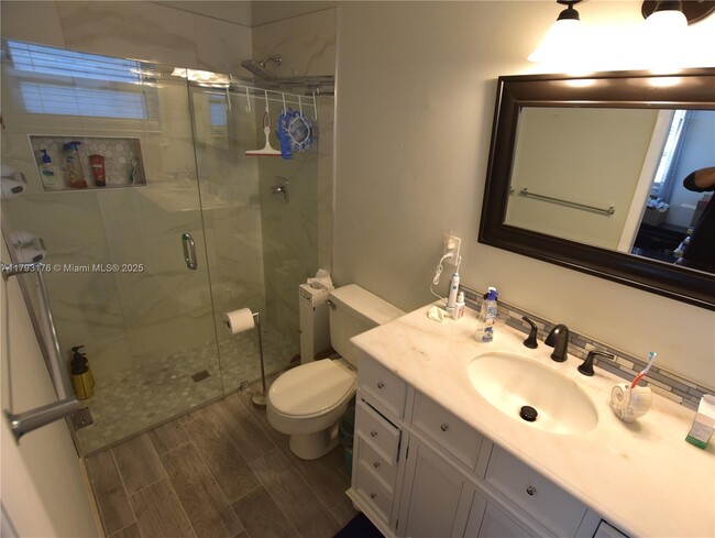 Building Photo - 2515 Emory Dr W