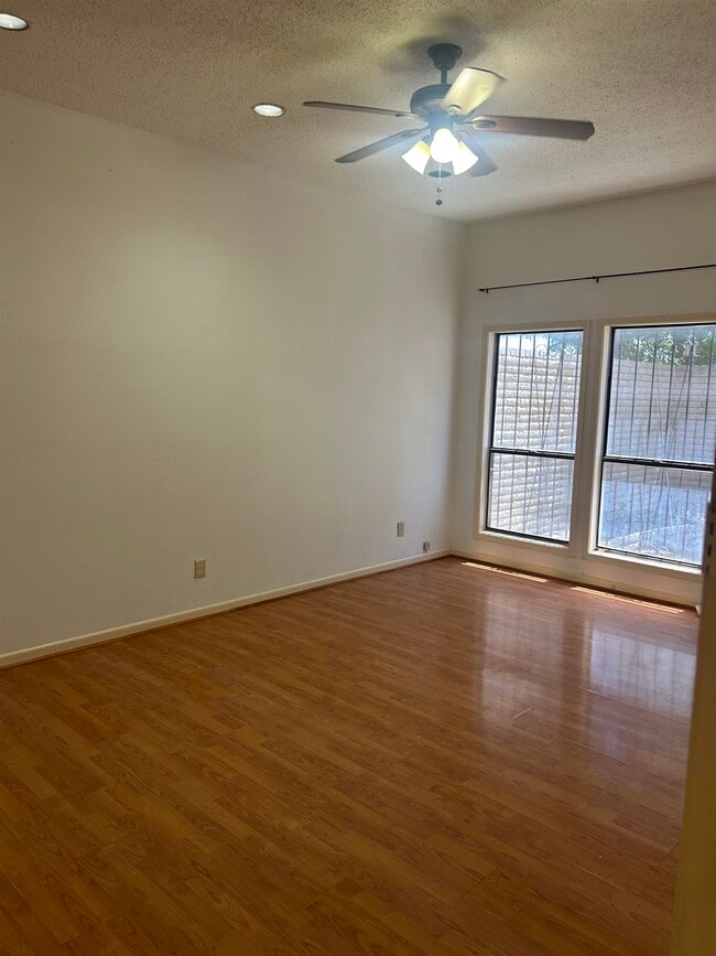 Building Photo - 108 Martingale