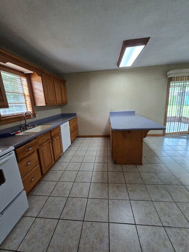 Building Photo - $500 Off 1st Month Special