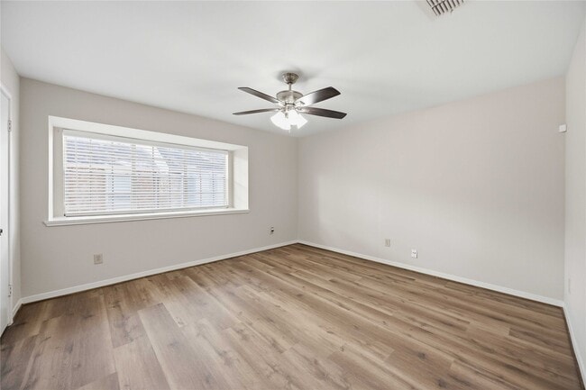 Building Photo - 10336 Briar Forest Dr