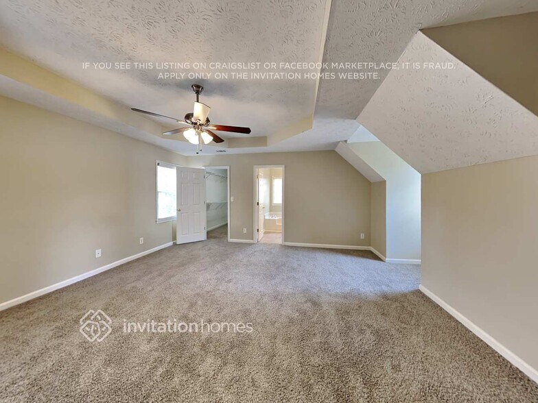 Building Photo - 1055 Burning Bush Dr