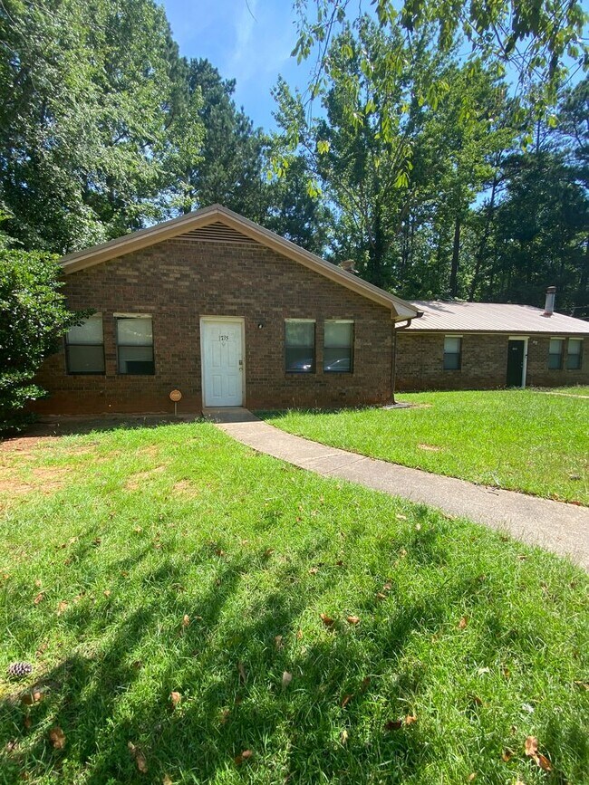 Building Photo - 1735/1737 Cedar Shoals Dr