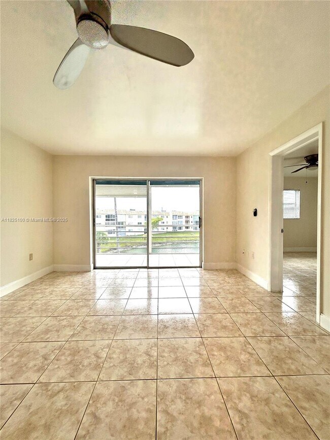 Building Photo - 8350 Sunrise Lakes Blvd