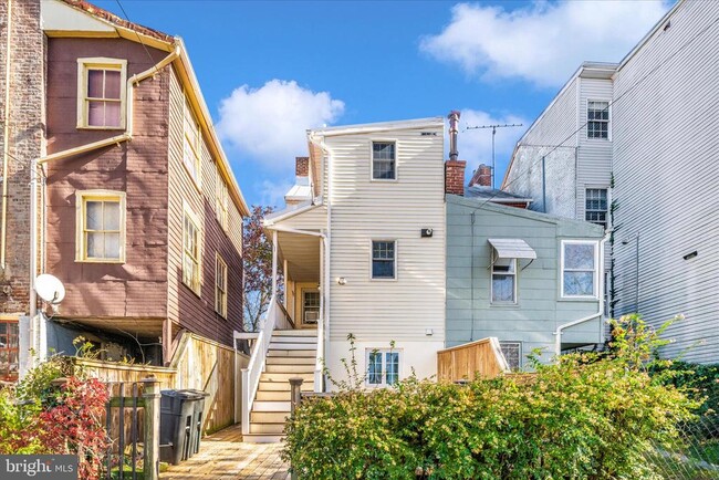 Building Photo - 313 N Market St