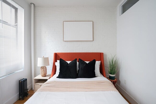 Building Photo - 411 E 68th St