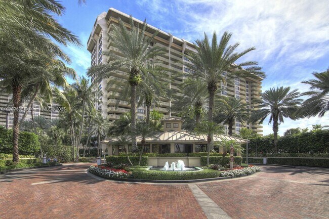 Building Photo - 2 Grove Isle Dr
